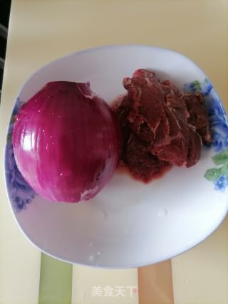 洋葱炒牛肉的做法步骤：1