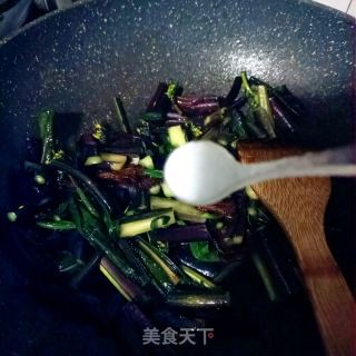 腊肠炒红菜苔的做法步骤：7