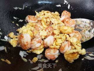 虾仁炒鸡蛋的做法步骤：9