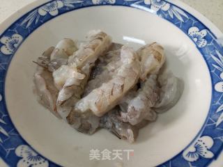 虾仁炒鸡蛋的做法步骤：2