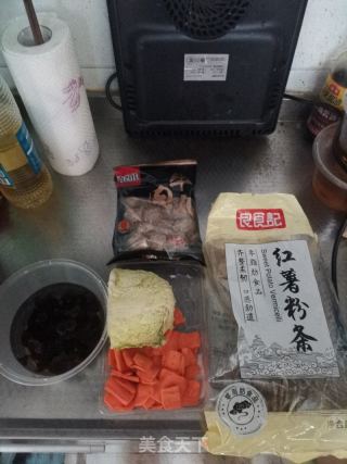 牛肉丸烩菜的做法步骤：1