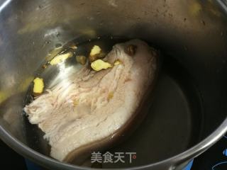 回锅肉蒸萝卜的做法步骤：2