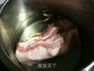 回锅肉蒸萝卜的做法步骤：1