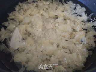 银耳羹的做法步骤：2