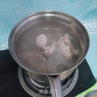 冬瓜豆腐炖排骨的做法步骤：1