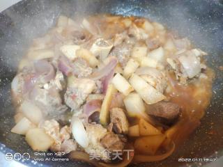 红烧萝卜焖羊肉的做法步骤：7