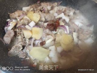 红烧萝卜焖羊肉的做法步骤：5