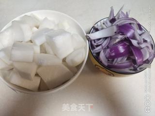 红烧萝卜焖羊肉的做法步骤：1