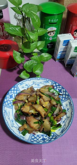 青蒜洋葱炒腊肉的做法步骤：10