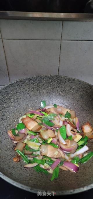 青蒜洋葱炒腊肉的做法步骤：9