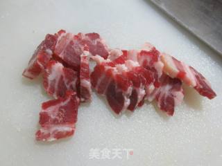 青椒风干肉炒蘑菇的做法步骤：2