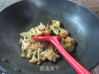 香菇酱炒花菜的做法步骤：5