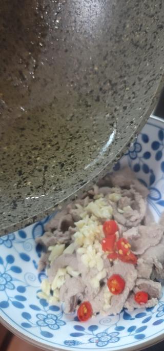 香菜洋葱拌肉片的做法步骤：11