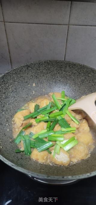 青蒜烧油豆腐的做法步骤：8