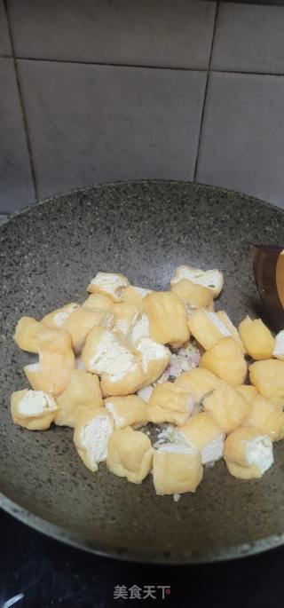 青蒜烧油豆腐的做法步骤：5