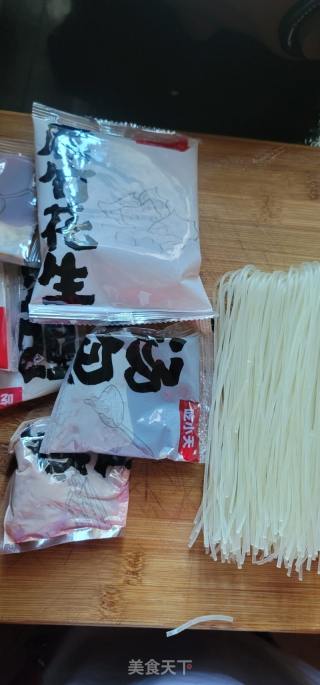 干捞螺蛳粉的做法步骤：1
