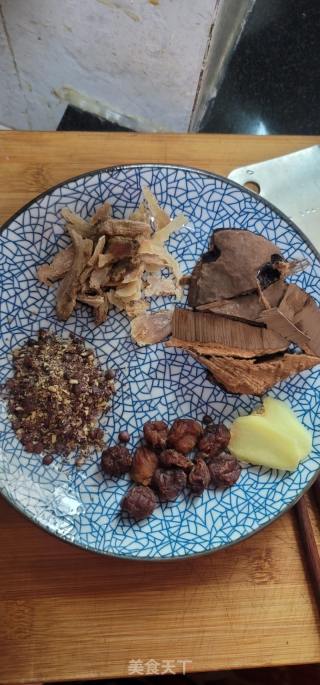 天麻灵芝酸枣仁乌鸡汤的做法步骤：3
