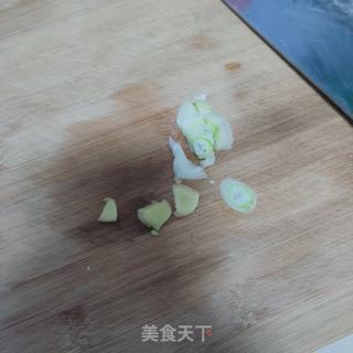 白萝卜虾干粥的做法步骤：3