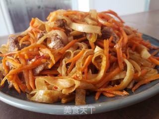 孜然羊肉炒饼丝的做法步骤：9