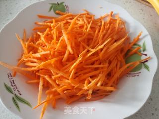 孜然羊肉炒饼丝的做法步骤：2