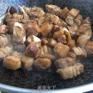 土锅炖红烧肉的做法步骤：5