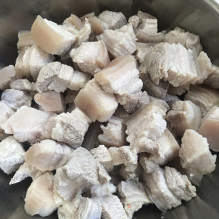 土锅炖红烧肉的做法步骤：4