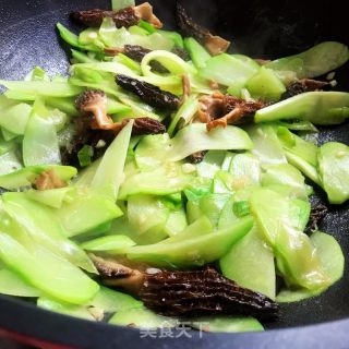 羊肚菌炒佛手瓜的做法步骤：10