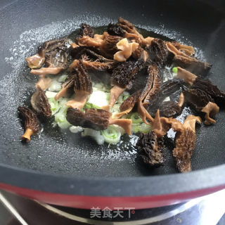 羊肚菌炒佛手瓜的做法步骤：7
