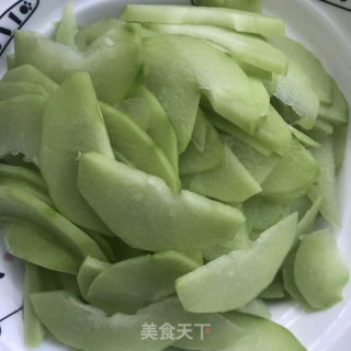 羊肚菌炒佛手瓜的做法步骤：4