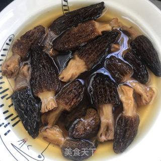 羊肚菌炒佛手瓜的做法步骤：2