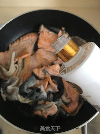 酒香三文鱼骨的做法步骤：6