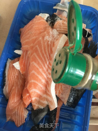 酒香三文鱼骨的做法步骤：3