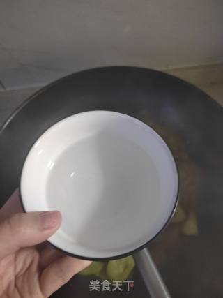丝瓜炒肉的做法步骤：5