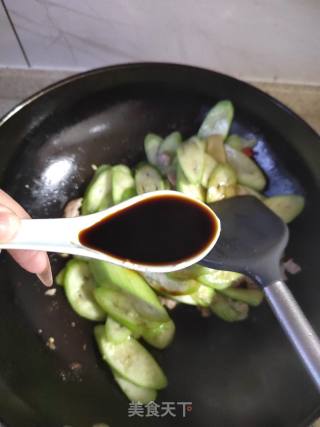 丝瓜炒肉的做法步骤：4
