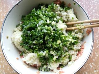 白菜鲜肉蒸包的做法步骤：2