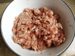 白菜鲜肉蒸包的做法步骤：1