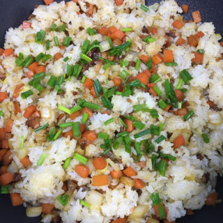 腊肉胡萝卜炒饭的做法步骤：7