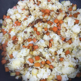 腊肉胡萝卜炒饭的做法步骤：6