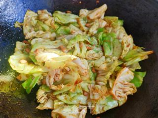 酱爆洋白菜的做法步骤：11