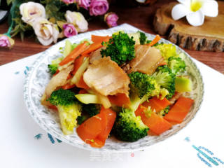 西兰花炒回锅肉的做法步骤：10