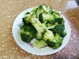 西兰花炒回锅肉的做法步骤：4
