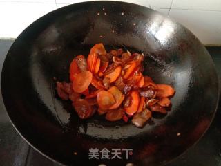 胡萝卜炒回锅肉的做法步骤：8