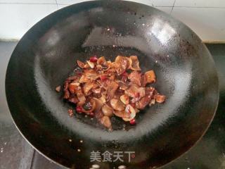 胡萝卜炒回锅肉的做法步骤：7