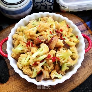 剁椒腊肉炒菜花的做法步骤：8