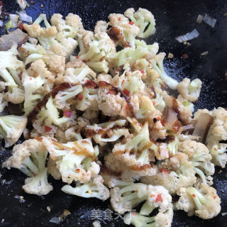 剁椒腊肉炒菜花的做法步骤：6
