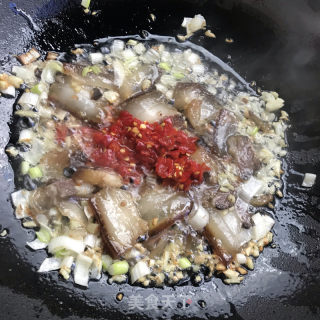 剁椒腊肉炒菜花的做法步骤：5