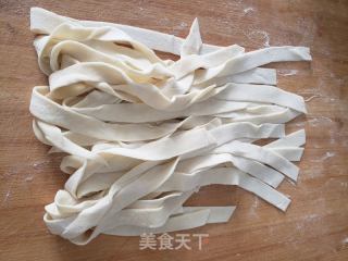 菠菜香菇手工面的做法步骤：5
