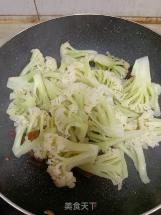 干辣椒煸炒花菜的做法步骤：4