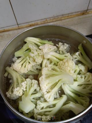 干辣椒煸炒花菜的做法步骤：2
