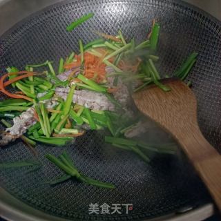 韭菜炒皮皮虾肉的做法步骤：8